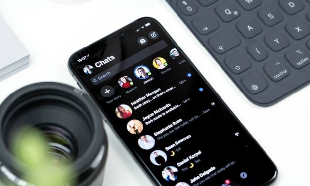 Facebook Messenger Dark Mode este în sfârșit aici – si il poti debloca cu un emoji (sau din setari)